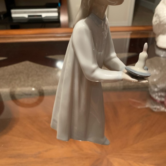 ☀️host pick ☀️ Lladro  figurine little girl with candle - Picture 3 of 5